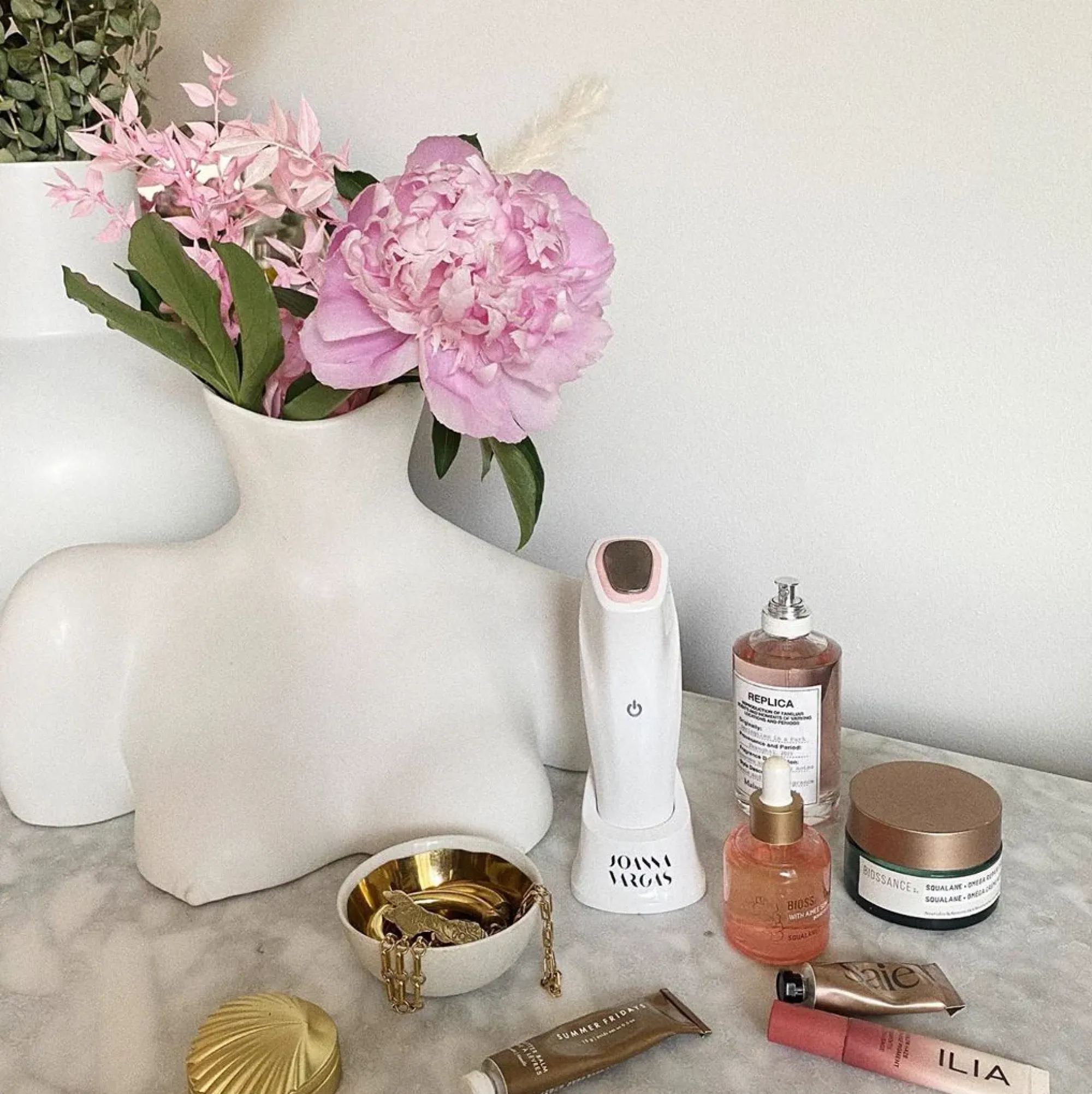 Anissa Kermiche Breast Friend Vase (Matte White) Outlet